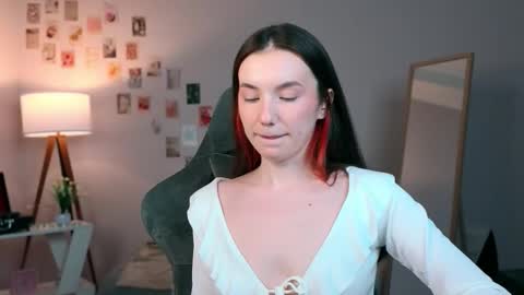 Snapshot of yourfrenchteacher chatting on 10.20.25 Chloe online show from 10.20.25