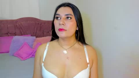 Snapshot of yourlatina_emely chatting on 07.05.26 EMELY online show from 07.05.26