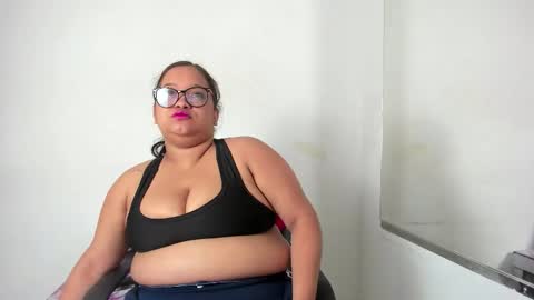 Snapshot of yourlittlewife chatting on 09.30.25 yourlittlewife online show from 09.30.25