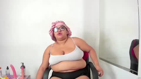 Snapshot of yourlittlewife chatting on 10.07.25 yourlittlewife online show from 10.07.25