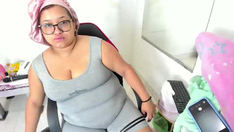 Snapshot of yourlittlewife chatting on 10.13.25 yourlittlewife online show from 10.13.25