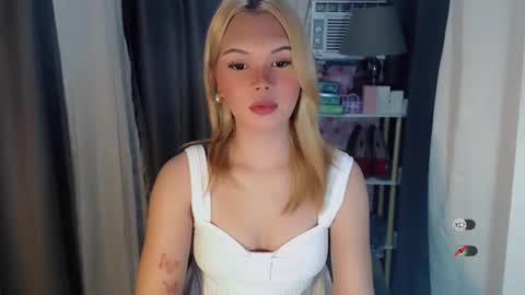 Snapshot of yourlovekylie chatting on 04.18.26 KYLIE MORE online show from 04.18.26