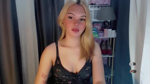 Snapshot of yourlovekylie chatting on 04.19.26 KYLIE MORE online show from 04.19.26