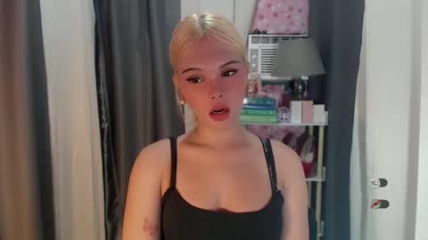 Snapshot of yourlovekylie chatting on 05.22.26 KYLIE MORE online show from 05.22.26
