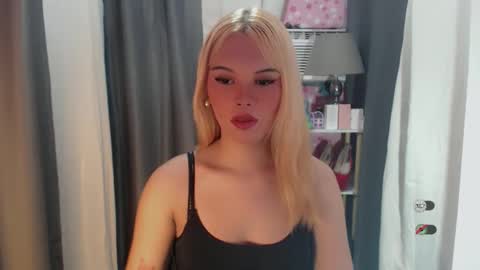 Snapshot of yourlovekylie chatting on 05.24.26 KYLIE MORE online show from 05.24.26
