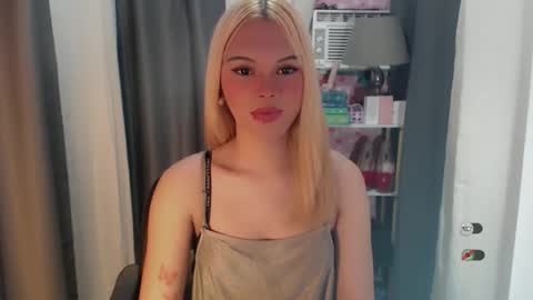 Snapshot of yourlovekylie chatting on 05.30.26 KYLIE MORE online show from 05.30.26