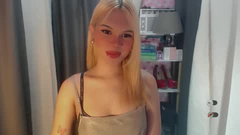 Snapshot of yourlovekylie chatting on 06.01.26 KYLIE MORE online show from 06.01.26