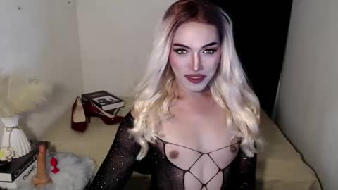 TIFFANY SUCKING QUEEN online show from 05.15.26
