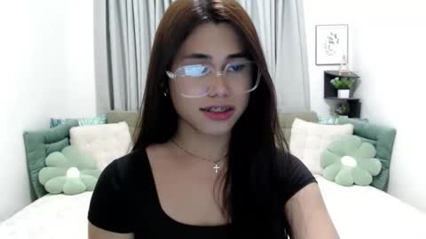 yourprettyblythe_ts online show from 12.22.25