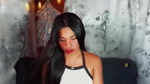 Snapshot of yourqueen_19 chatting on 04.28.26 yourqueen_19 online show from 04.28.26