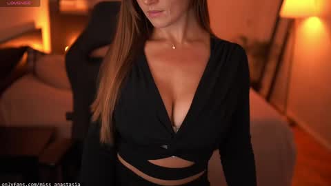Snapshot of yours_anastasia chatting on 05.18.26 Anastasia online show from 05.18.26