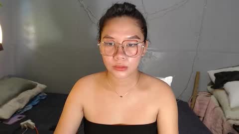 yoursexy_reb online show from 12.15.25