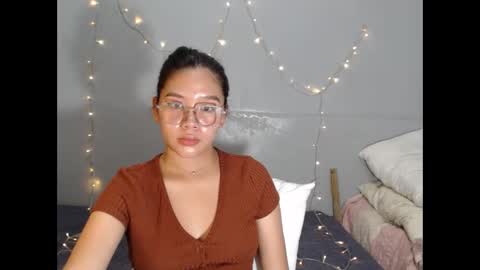 yoursexy_reb online show from 12.17.25