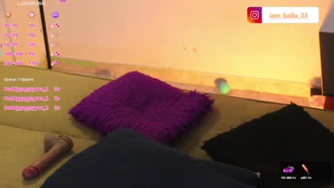 Bella- Independert Model online show from 01.23.25