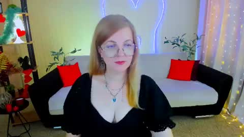Snapshot of youruniverser chatting on 07.14.26 Alice online show from 07.14.26
