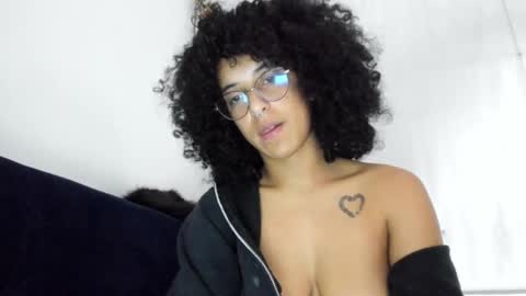 Snapshot of youwishtobeme chatting on 03.06.25 elizabeth ju online show from 03.06.25