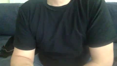 Snapshot of yque2 chatting on 03.06.25 yque online show from 03.06.25