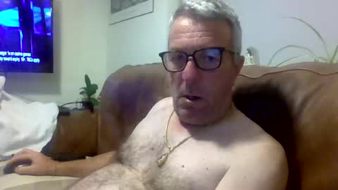 Snapshot of yragbew chatting on 07.18.26 Daddiesgirl online show from 07.18.26