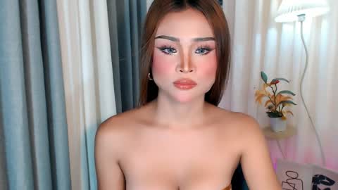 Snapshot of ysabellefox chatting on 04.22.26 ysabellefox online show from 04.22.26
