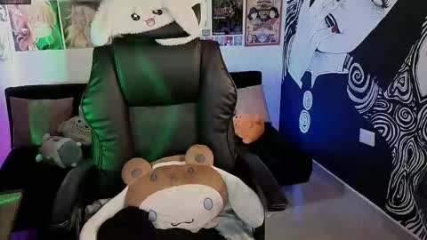 Snapshot of yuhwa chatting on 09.12.25 rawr Anne Independent model online show from 09.12.25