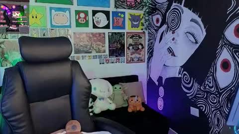    rawr   Anne Independent model      online show from 11.07.25