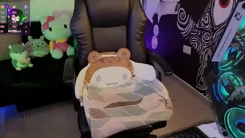    rawr   Anne Independent model      online show from 11.10.25