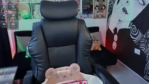    rawr   Anne Independent model      online show from 12.04.25