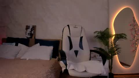 Snapshot of yukiluna1 chatting on 06.17.26 Yuki online show from 06.17.26