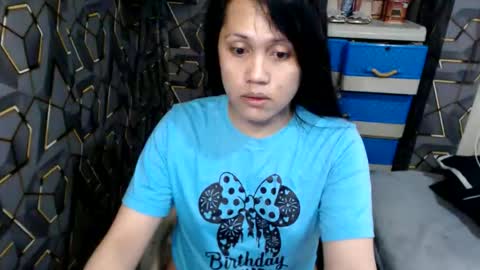 Snapshot of yumi_white chatting on 10.02.25 yumi online show from 10.02.25
