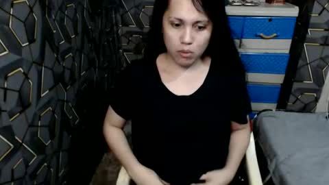 Snapshot of yumi_white chatting on 10.13.25 yumi online show from 10.13.25