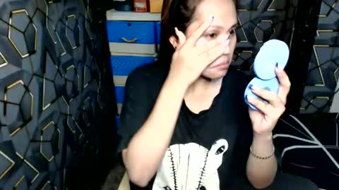 Snapshot of yumi_white chatting on 05.29.26 yumi online show from 05.29.26