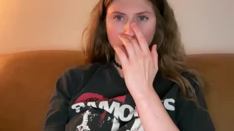 yumiandwolf online show from 09.11.25