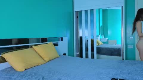 Snapshot of yumiiai chatting on 12.15.25 Yumi online show from 12.15.25