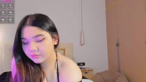 Snapshot of yummmym chatting on 10.03.25 Yummy online show from 10.03.25