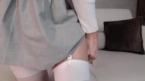 Snapshot of yummy_blonde chatting on 04.27.26 you babe online show from 04.27.26