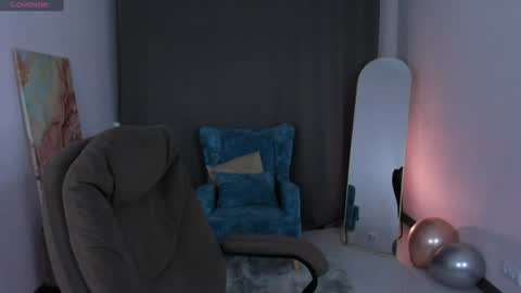 Snapshot of yummy_lamii chatting on 06.25.26 Cindey online show from 06.25.26