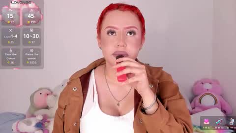 Snapshot of yunahott_ chatting on 10.22.25 yunahott_ online show from 10.22.25