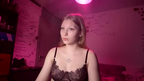 yunarosee online show from 10.21.25