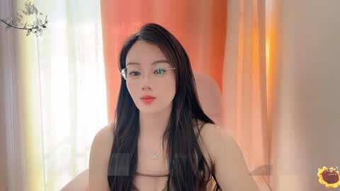 YunEr online show from 12.04.24