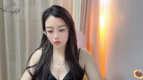 YunEr online show from 12.04.24