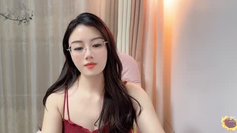 YunEr online show from 12.06.24