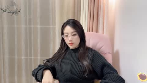 YunEr online show from 12.08.24