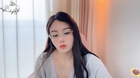 YunEr online show from 12.12.24