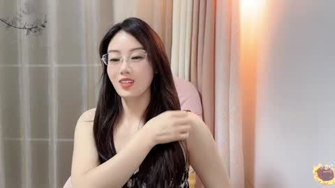 YunEr online show from 12.12.24