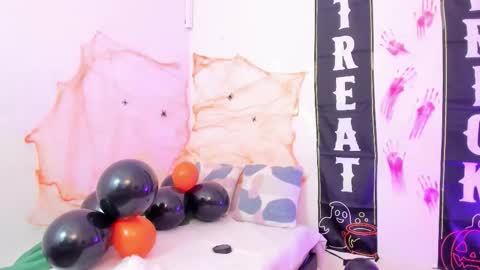 Yunna online show from 10.28.25