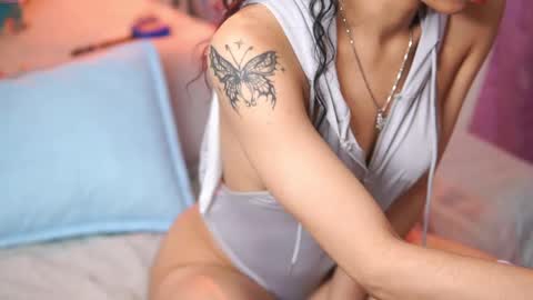 Yuyi Cam online show from 10.26.25