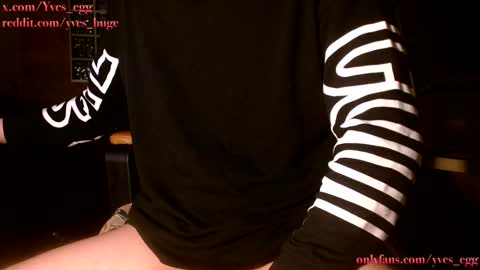 Snapshot of yves_eggormouscock chatting on 12.16.24 Yves Eggormous Cock online show from 12.16.24