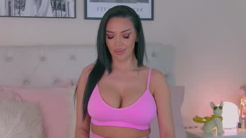 Laura online show from 04.10.26