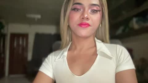 Snapshot of yvonne_guidotti chatting on 06.18.26 Miss Cali online show from 06.18.26