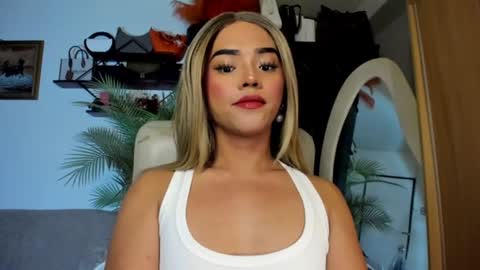 Snapshot of yvonne_guidotti chatting on 06.28.26 Miss Cali online show from 06.28.26